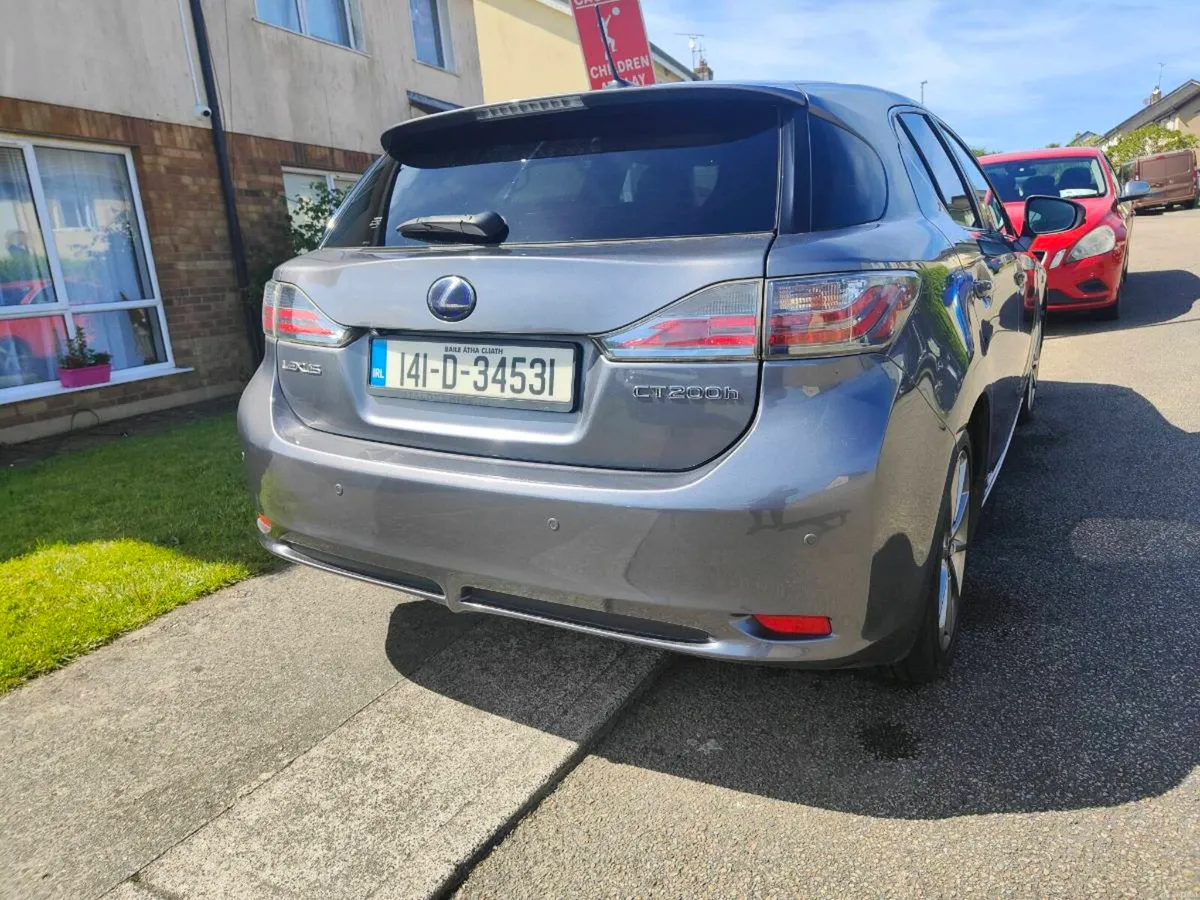 Lexus CT200H - Image 2