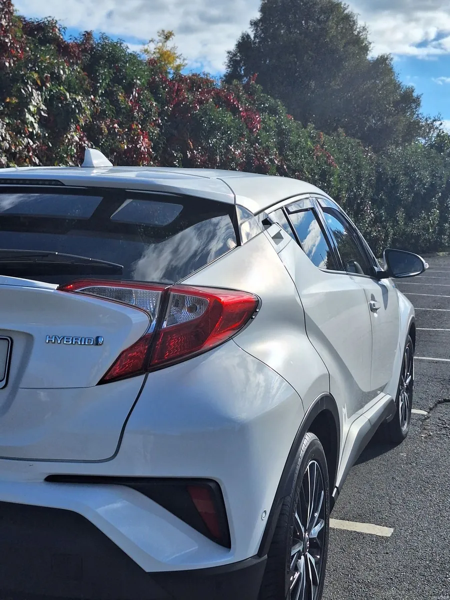 Toyota C-HR 2017 - Image 1