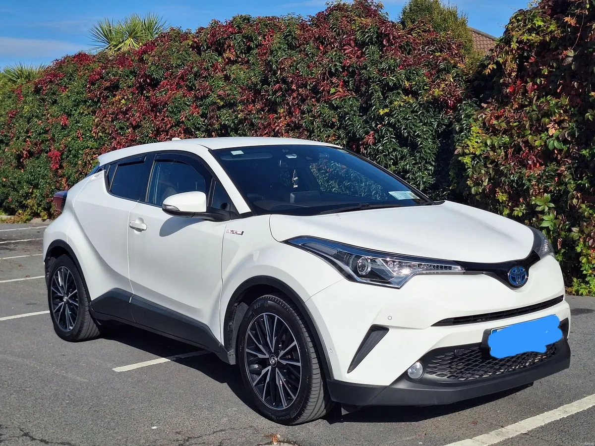 Toyota C-HR 2017 - Image 1