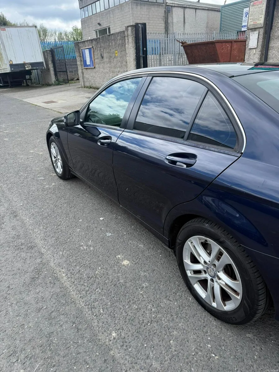 Mercedes Benz e220 cdi - Image 4