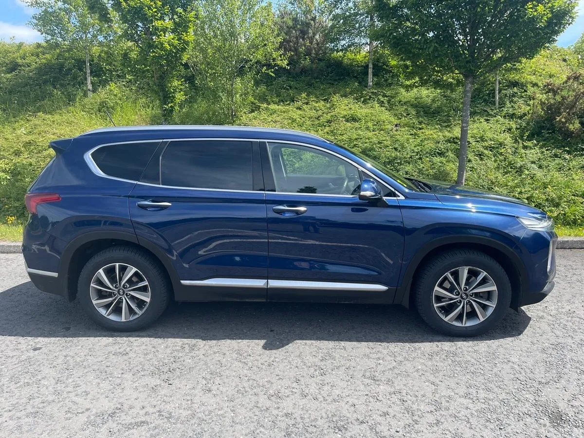 2019 Hyundai Santa Fe Seven Seater Automatic 4X4 - Image 4