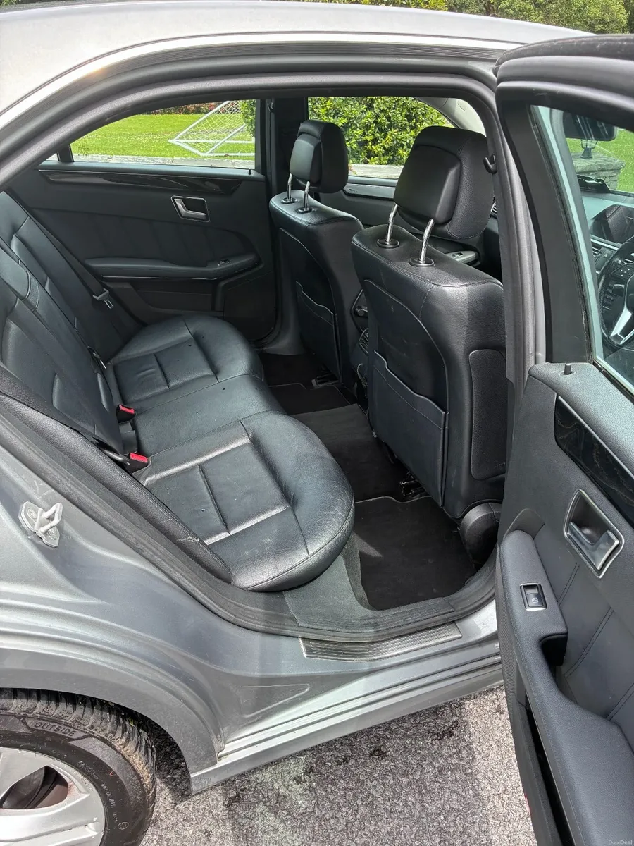 Mercedes-Benz E-Class 2012 - Image 4