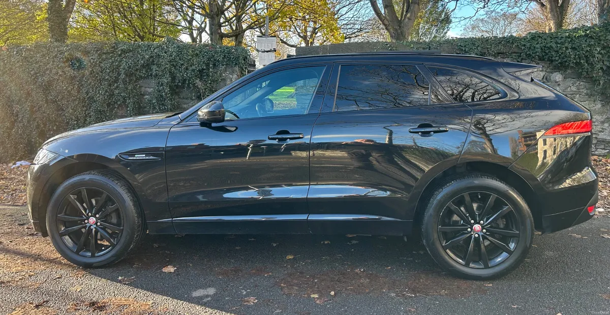 2017 JAGUAR F PACE R SPORT WITH SERVICE HISTORY - Image 4
