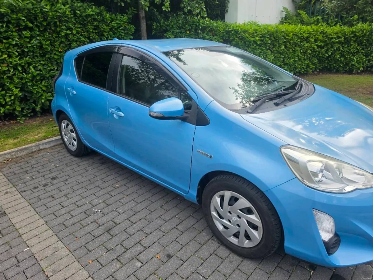 Toyota Aqua 1.5 Hybrid - Image 2