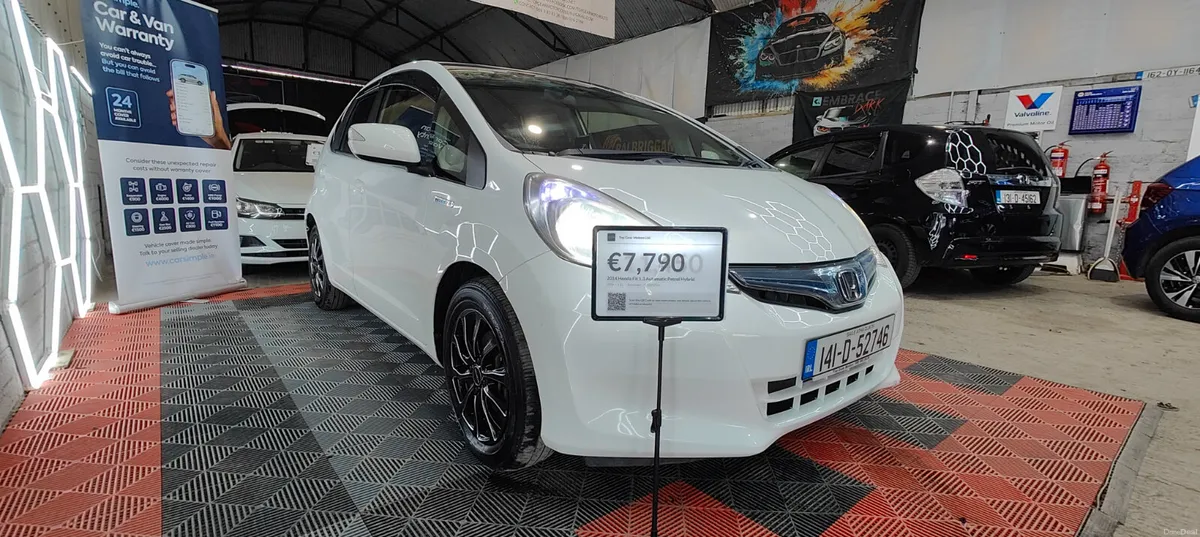 2014 Honda Fit- 1.3 Petrol Hybrid - Image 3