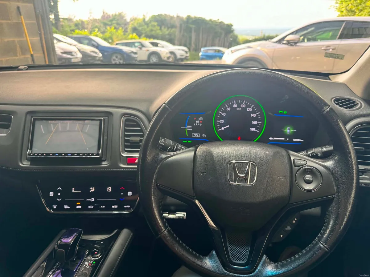 2014 Honda Vezel hybrid perfect condition - Image 4