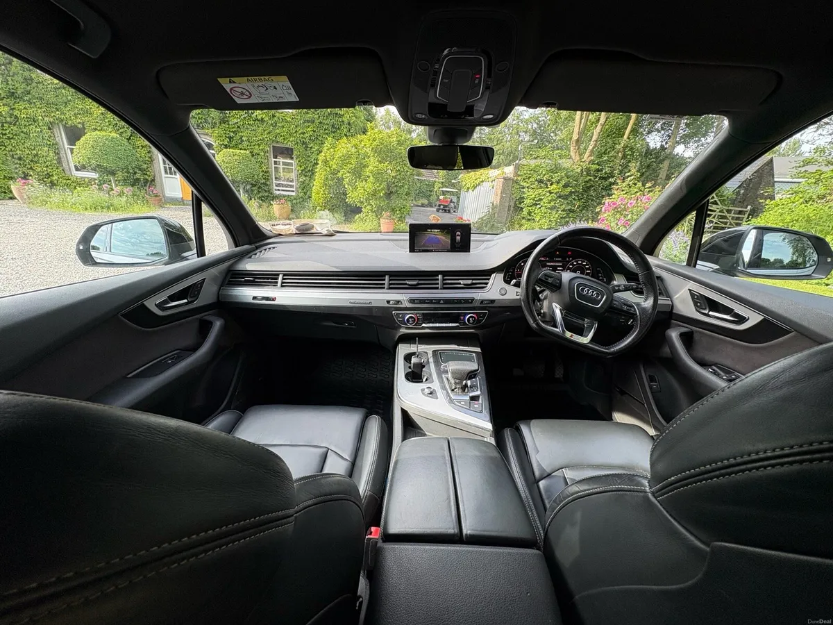 Audi Q7 BLACK EDITION. 5-seat commercial - Image 3