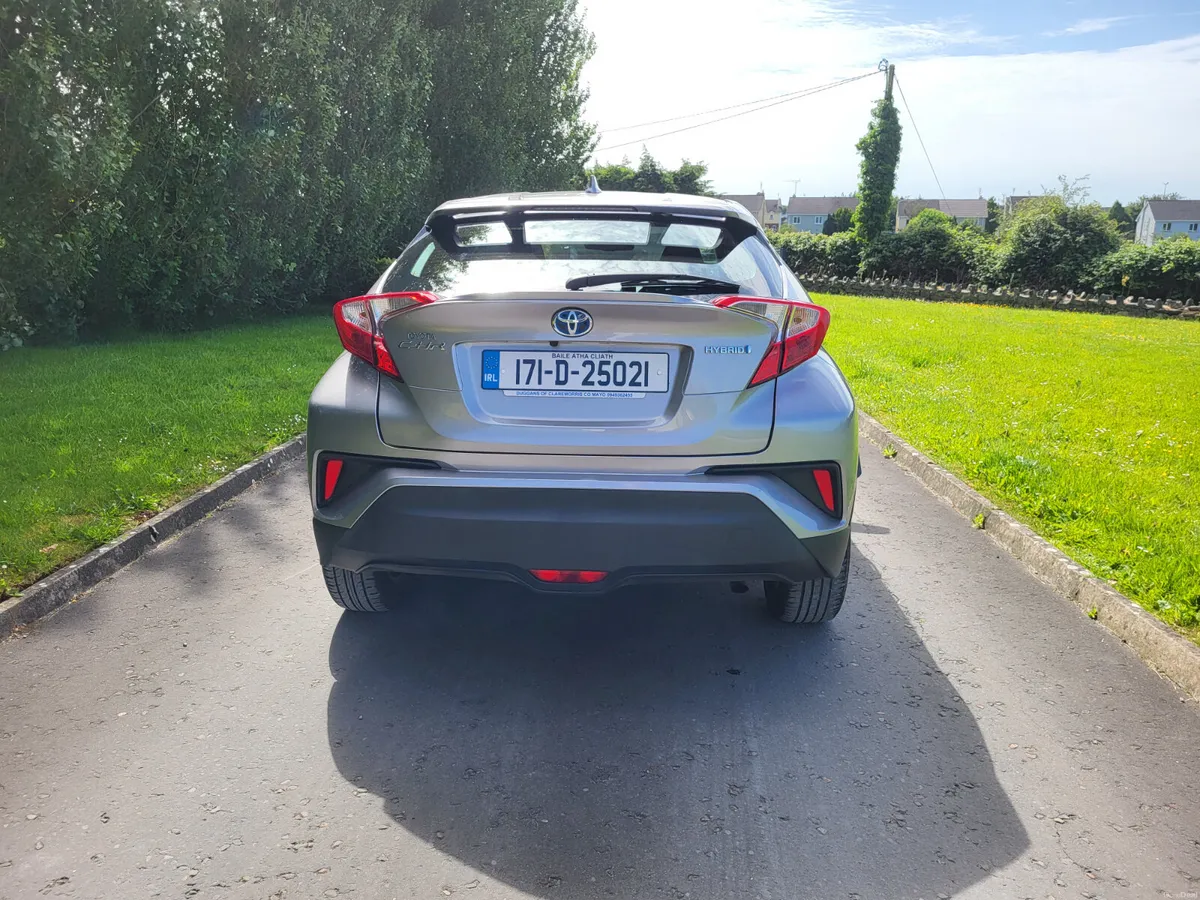 Toyota C-HR 2017  HYBRID  AUTOMATIC - Image 2
