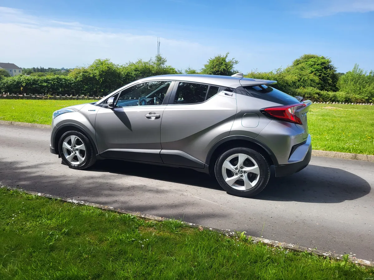 Toyota C-HR 2017  HYBRID  AUTOMATIC - Image 3