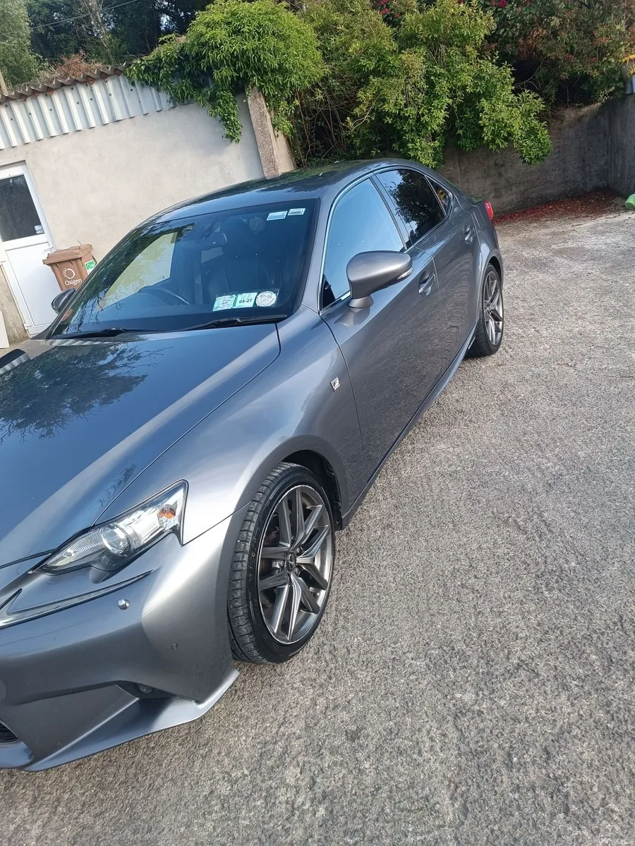 Lexus IS 2015 - Image 2