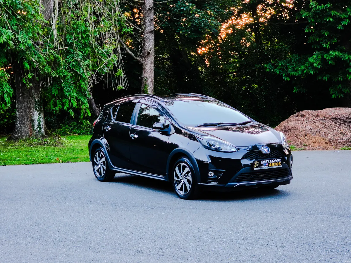 2021 Toyota Aqua Cross 1.5 Petrol Hybrid G Package - Image 3