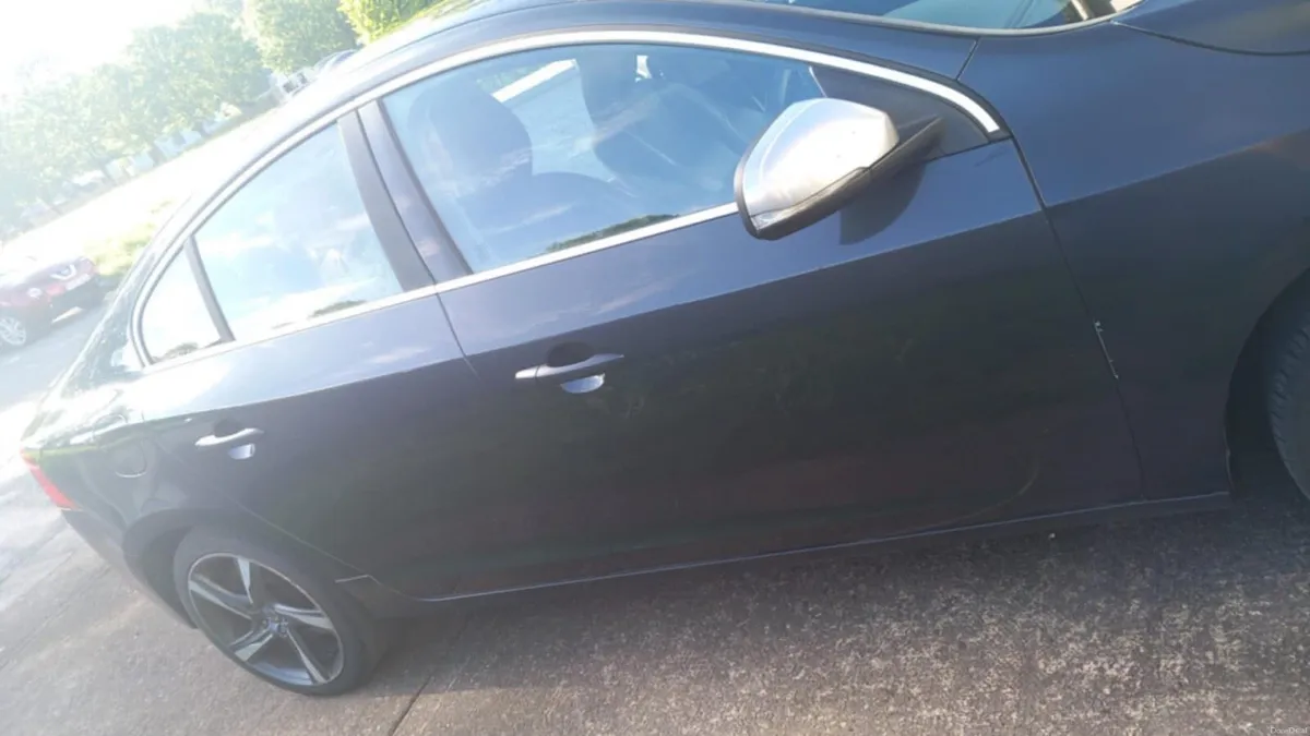 Volvo Car S60 - Image 2