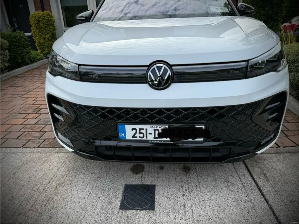 2025 Volkswagen Tiguan - Image 2