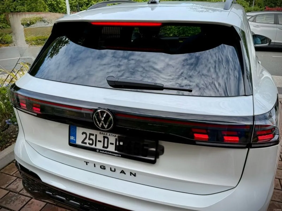 2025 Volkswagen Tiguan - Image 4