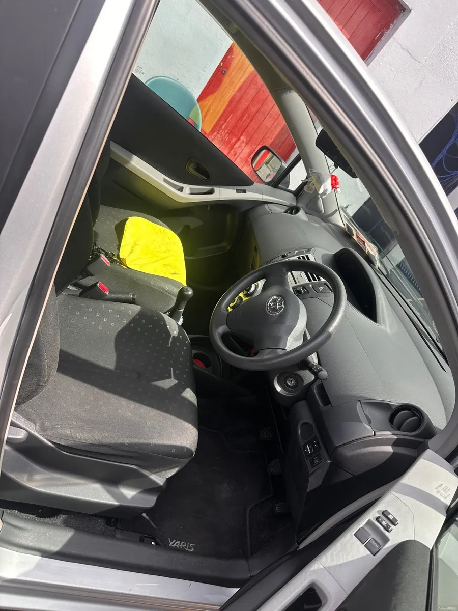 Toyota Yaris 2008 - Image 3