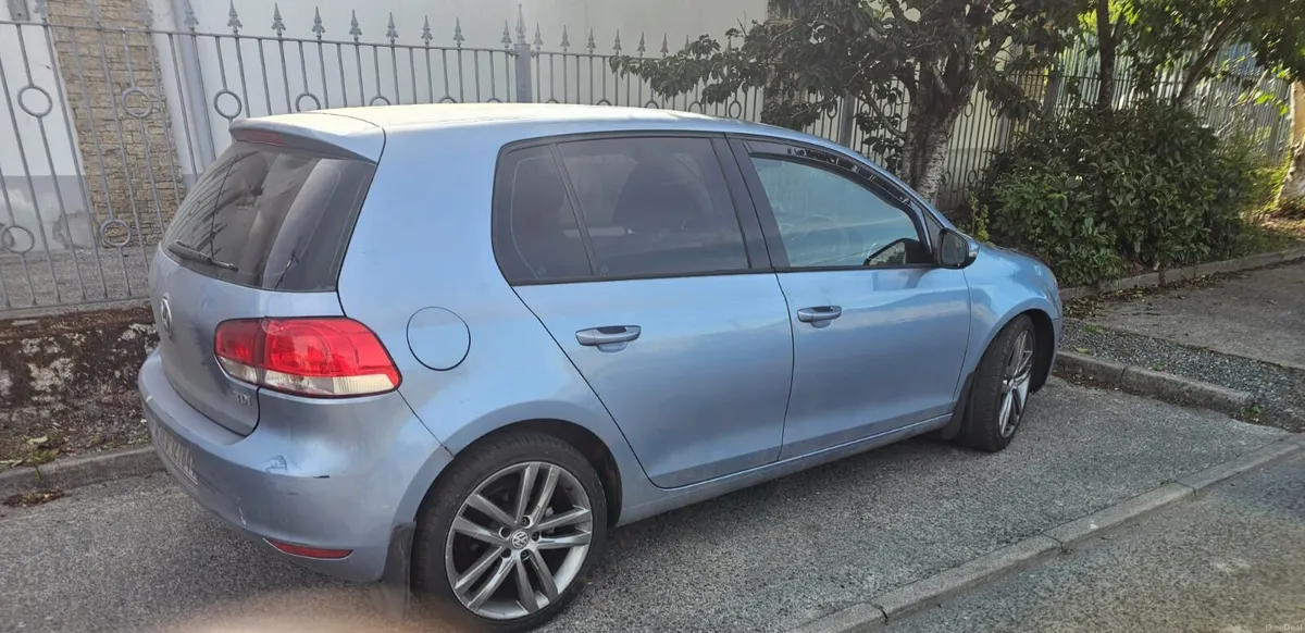 2010 Volkswagen Golf - Image 4