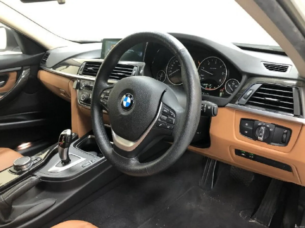 151 BMW 320d Touring Auto • Saddle Leather - Image 3
