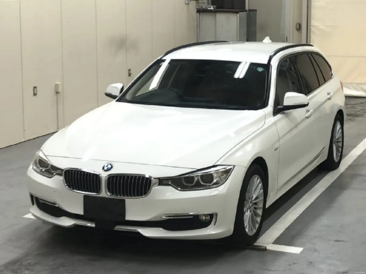 151 BMW 320d Touring Auto • Saddle Leather - Image 2