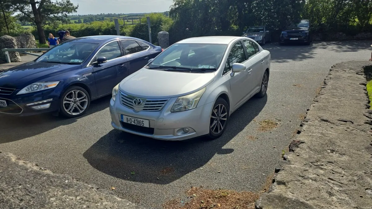 Toyota Avensis 2011 - Image 1