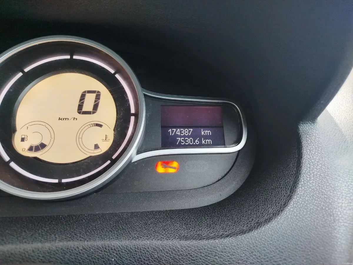 Renault Fluence 2011 - Image 3
