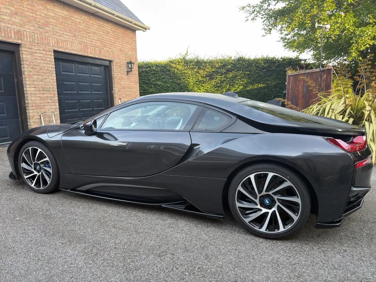 BMW i8 - Image 3
