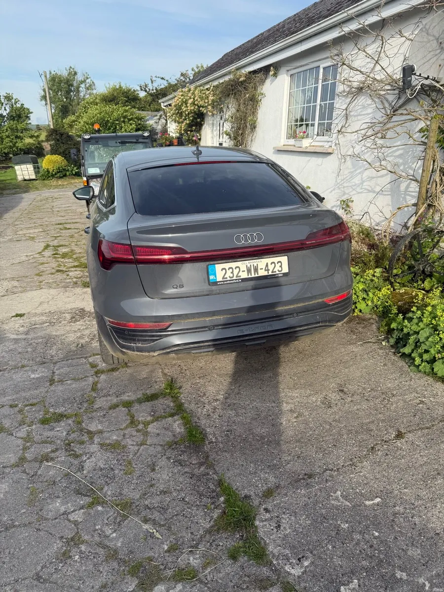 Audi Q8 50 Etron - Image 3