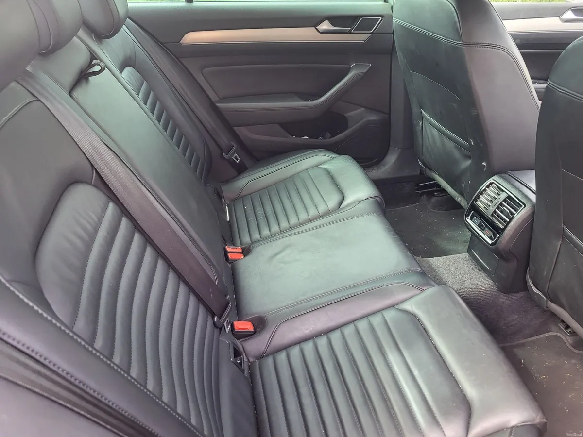 Volkswagen Passat 2017 - Image 4