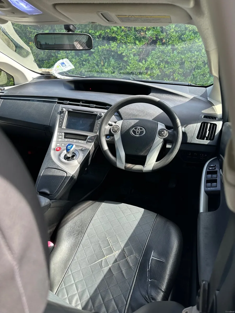 Toyota Prius 2013 - Image 2