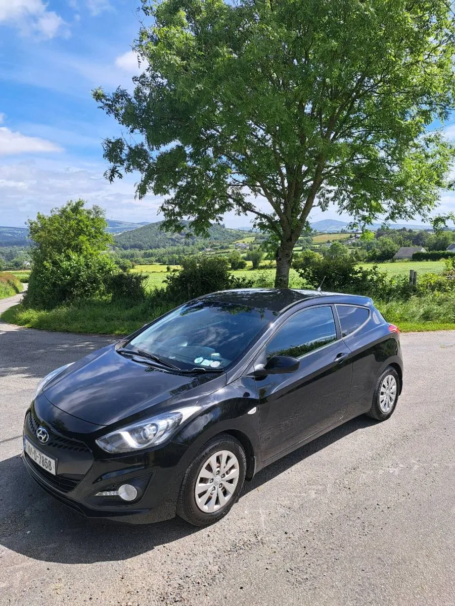 161 Hyundai i30 Van - Image 2