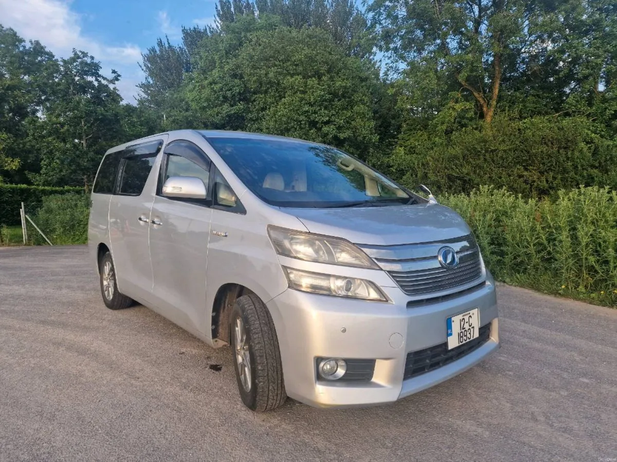 2012 Toyota  Vellfire hybrid 2.4L 122k km - Image 3