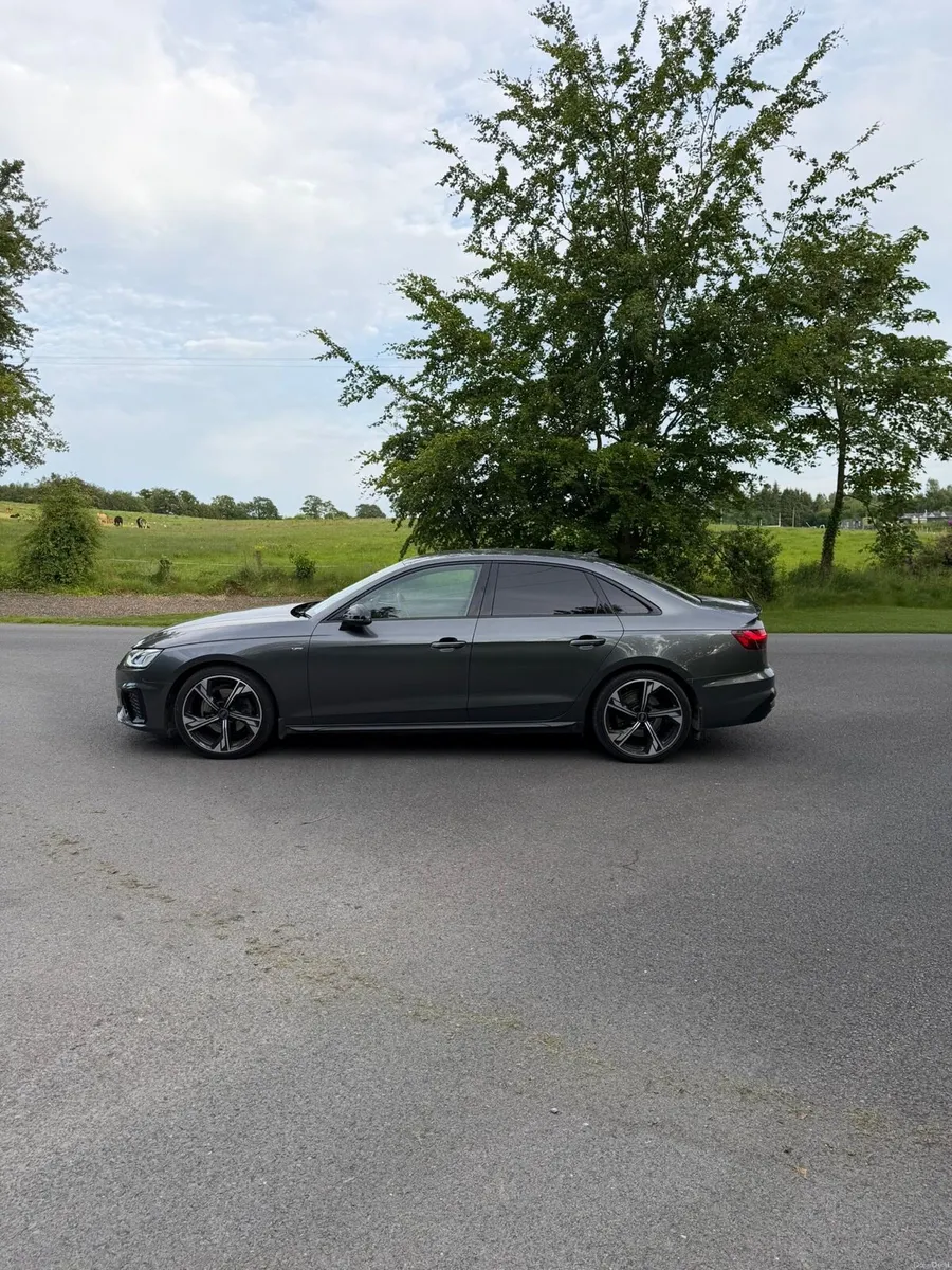 Audi A4 S-Line black edition - Image 2