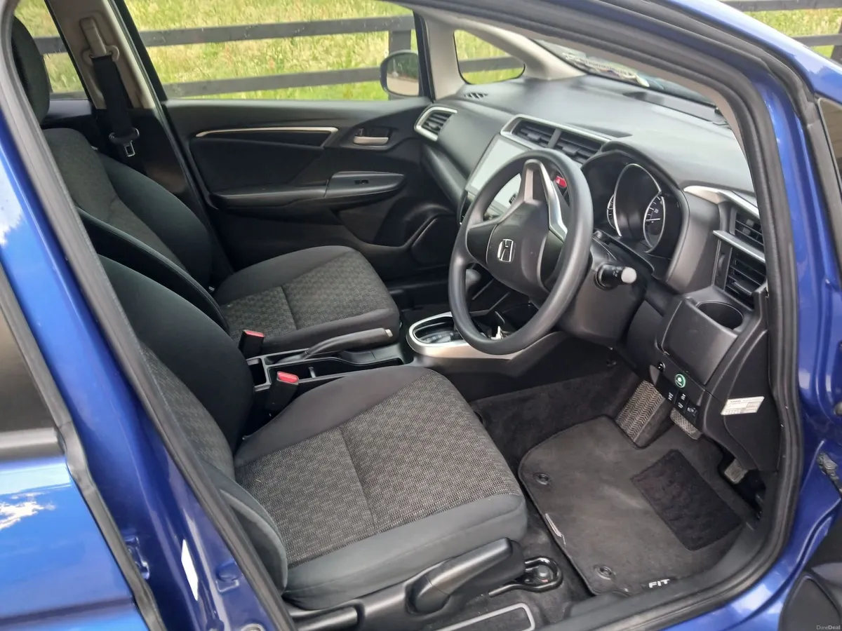 Honda Fit 2017  1.3 auto petrol test and tax - Image 5