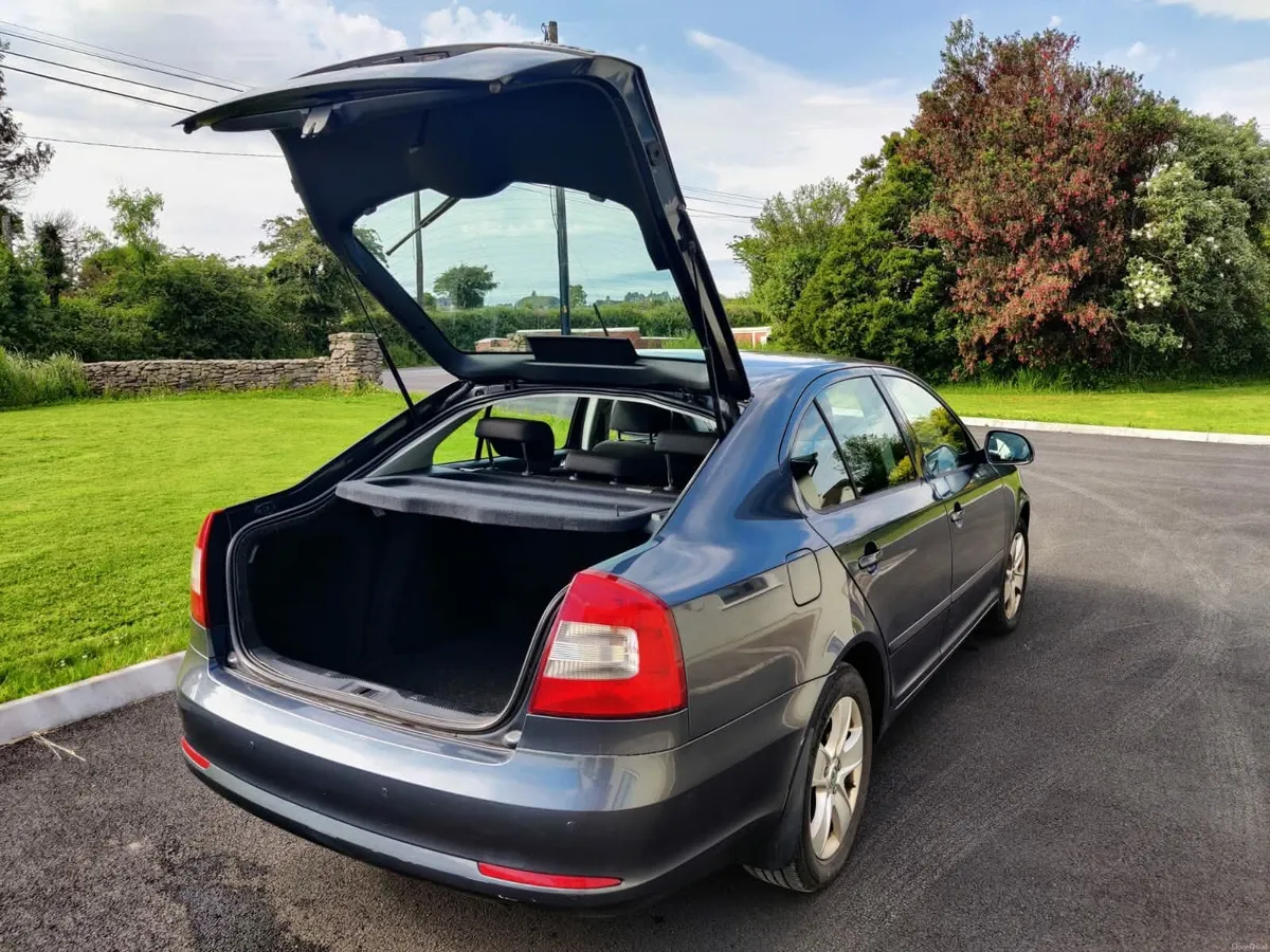 Skoda Octavia 2012 - 2.0 TDI CR Elegance Diesel - Image 4