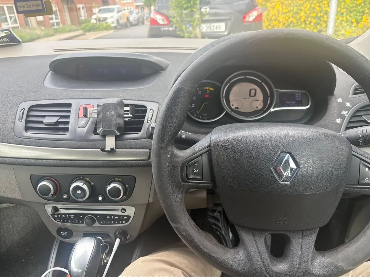 Renault Fluence 2011 - Image 5