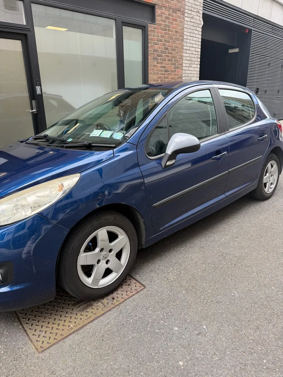 Car - Image 3