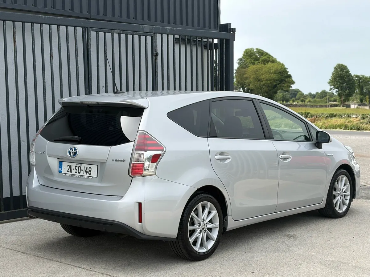 Toyota Prius 7 seater - Image 4