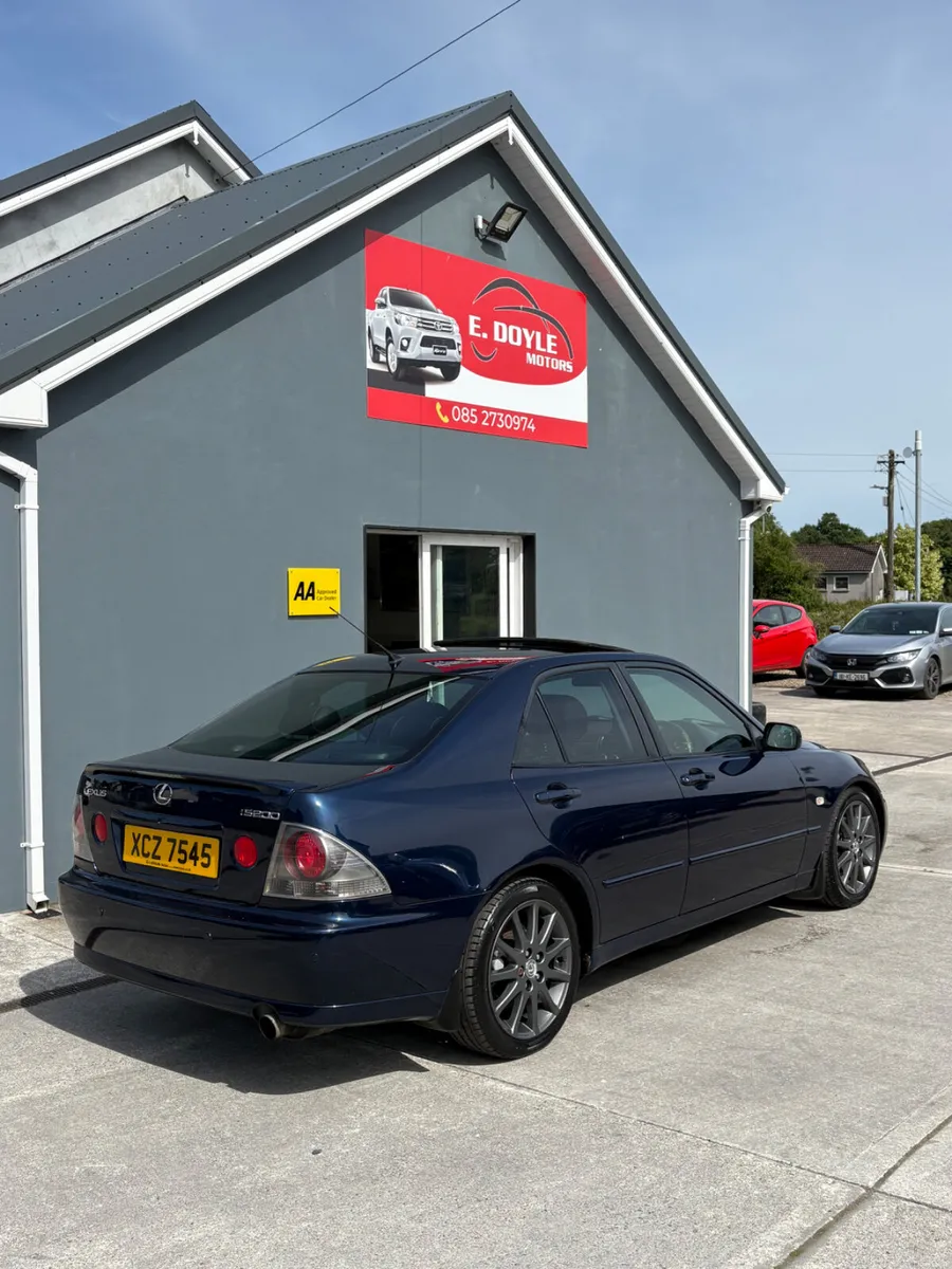 Lexus IS 2004 Sport Manual - Image 3