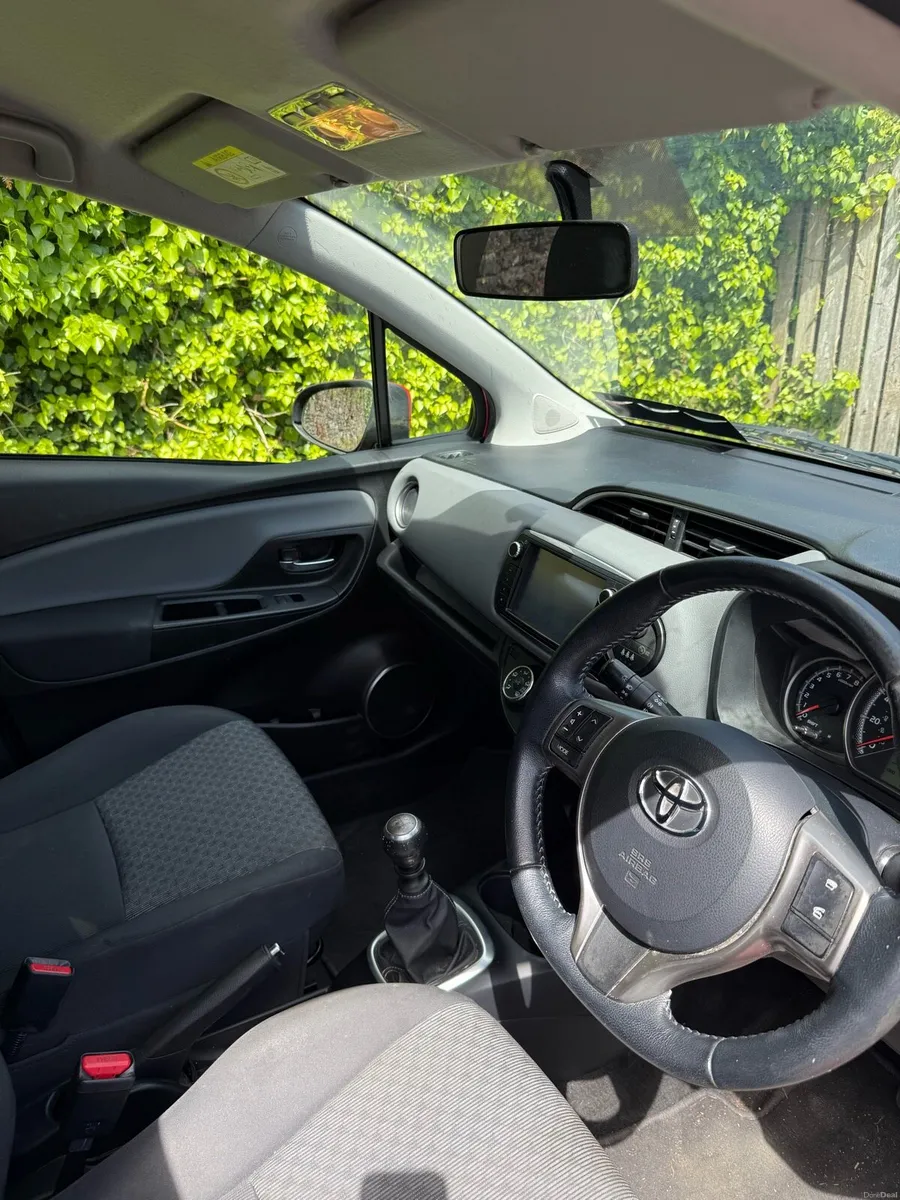 2015 Toyota Yaris - Image 5