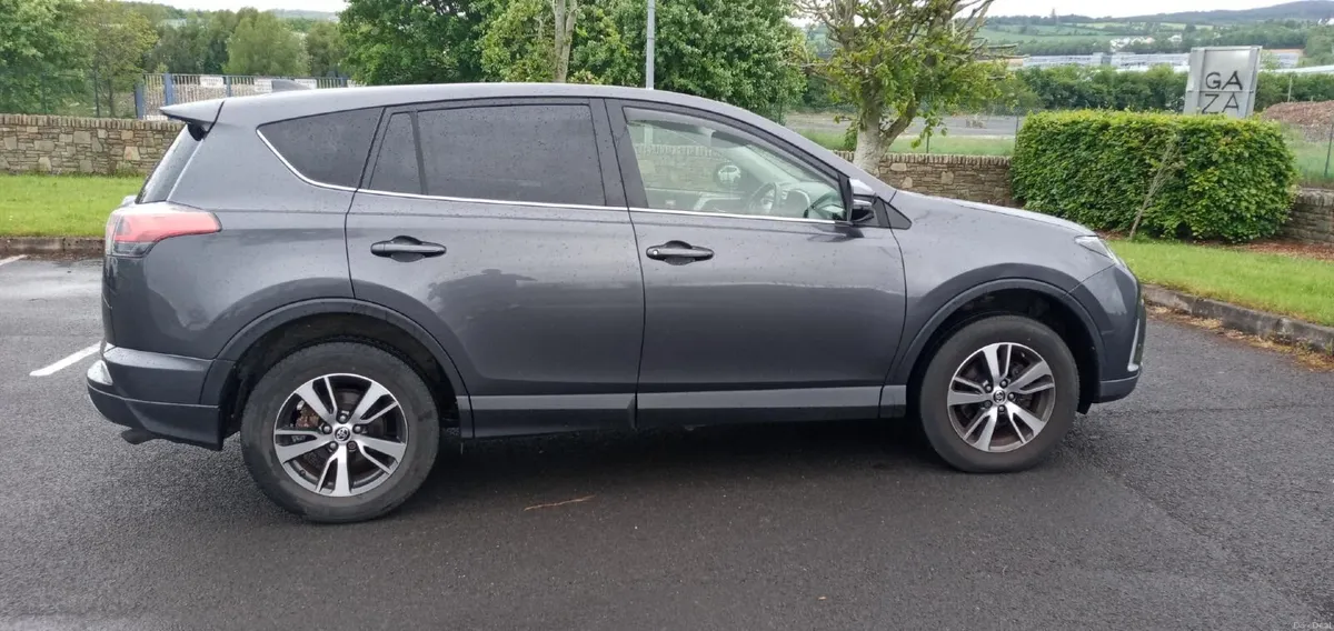 Toyota RAV4 2017 - Image 3