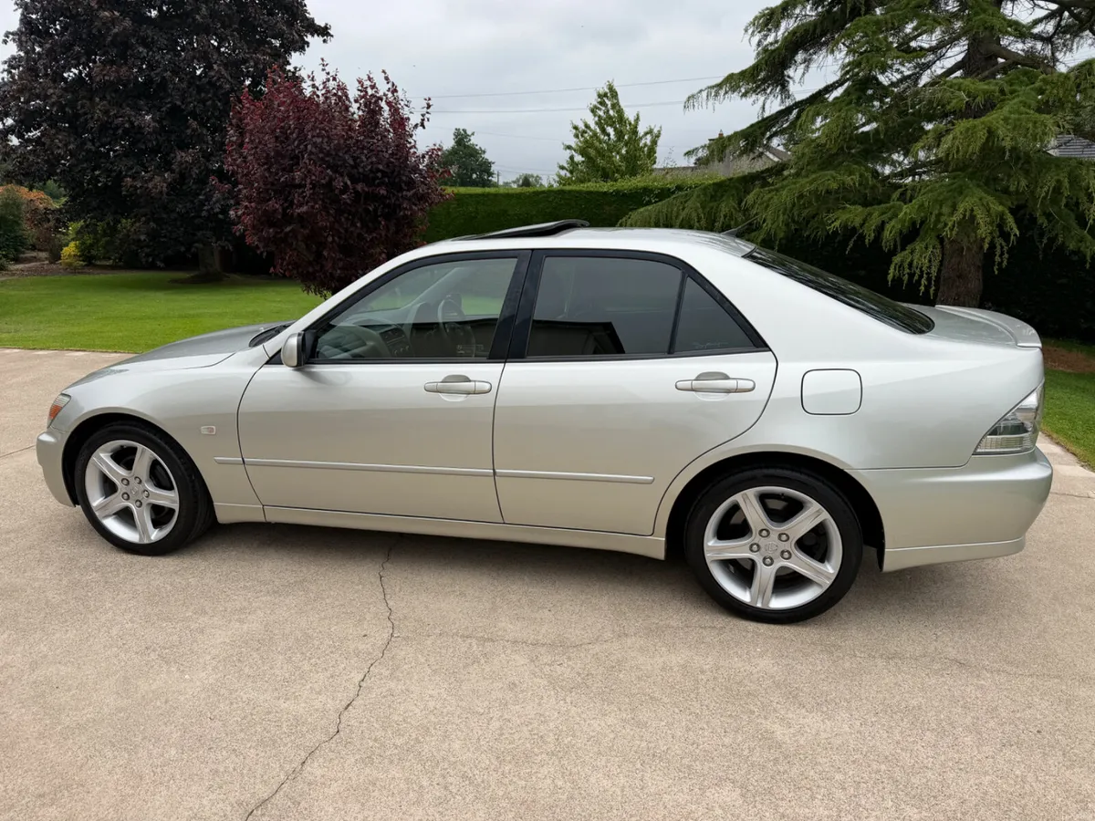 2001 LEXUS IS200 SPORT | LSD | SUNROOF | PRIVACY - Image 4