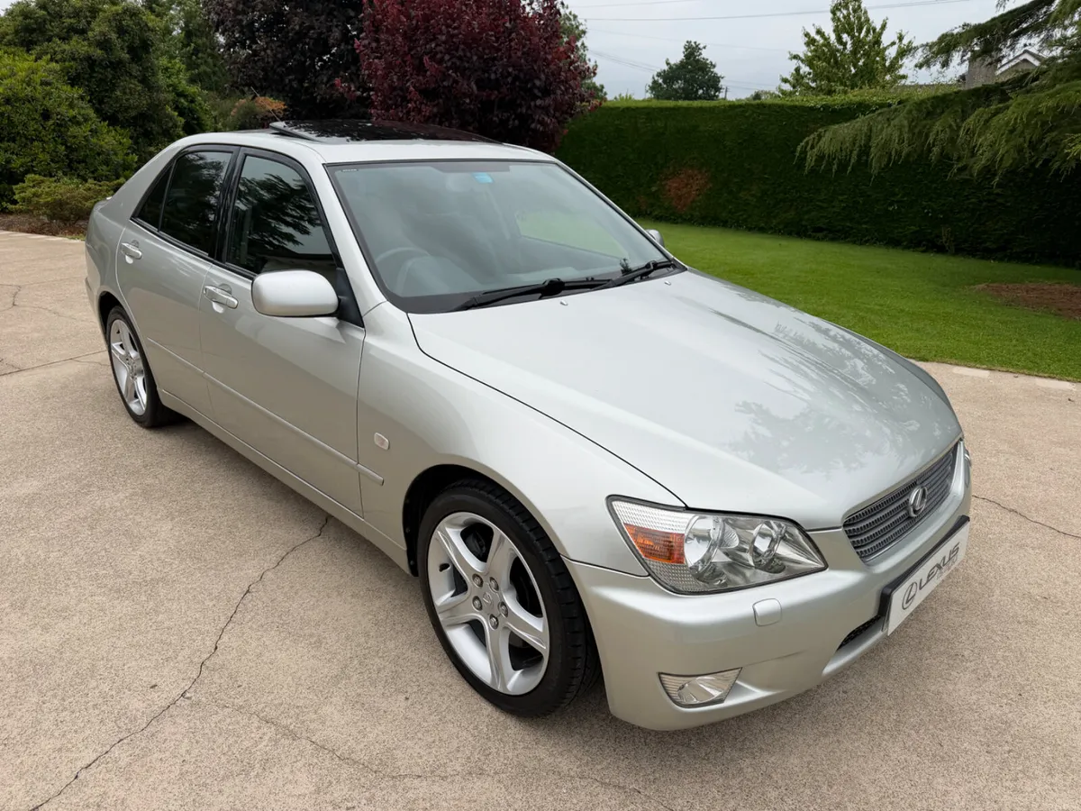 2001 LEXUS IS200 SPORT | LSD | SUNROOF | PRIVACY - Image 3