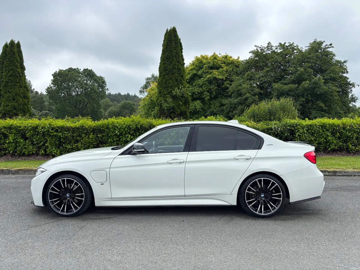 BMW 330E MSPORT AUTO 2018 - Image 2