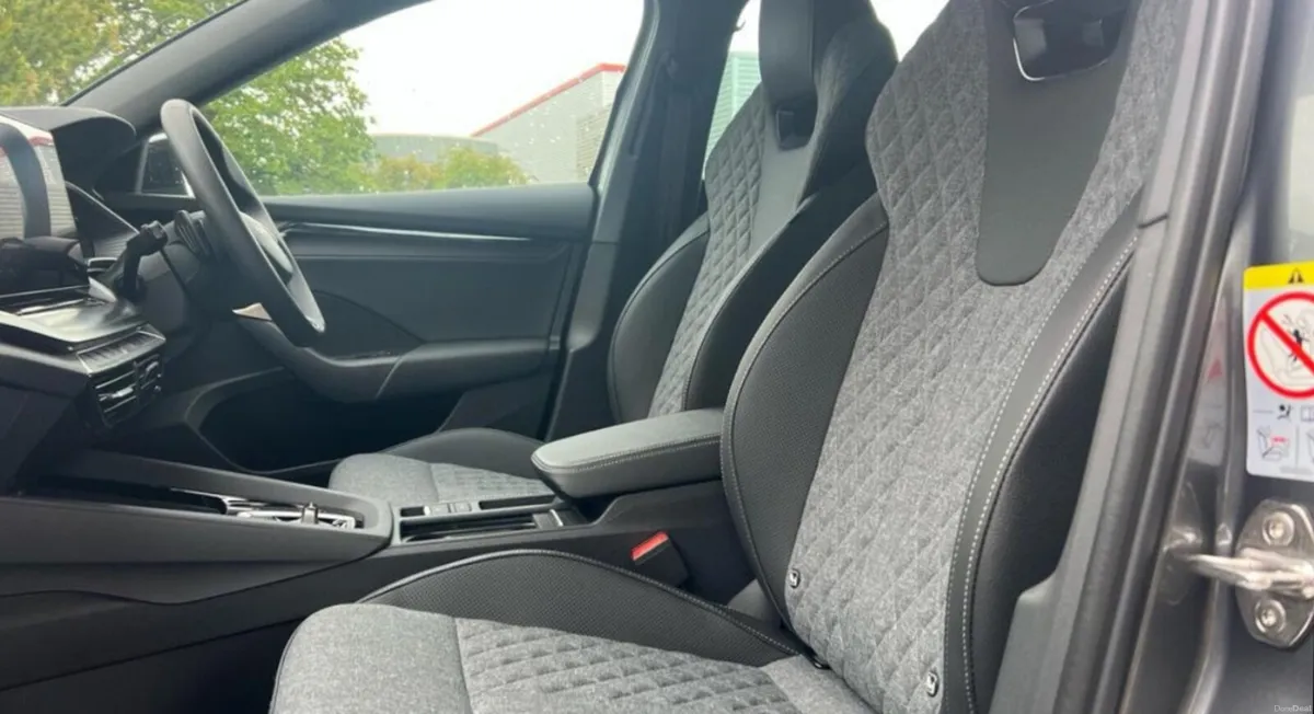 251 Skoda Octavia 2.0 TDI DSG SPORTLINE - Image 3