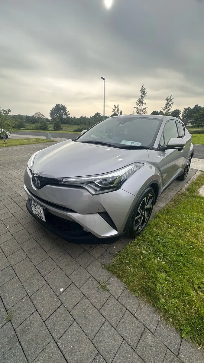 Toyota C-HR 1.8 Hybrid G-High Spec Excellent shape - Image 3