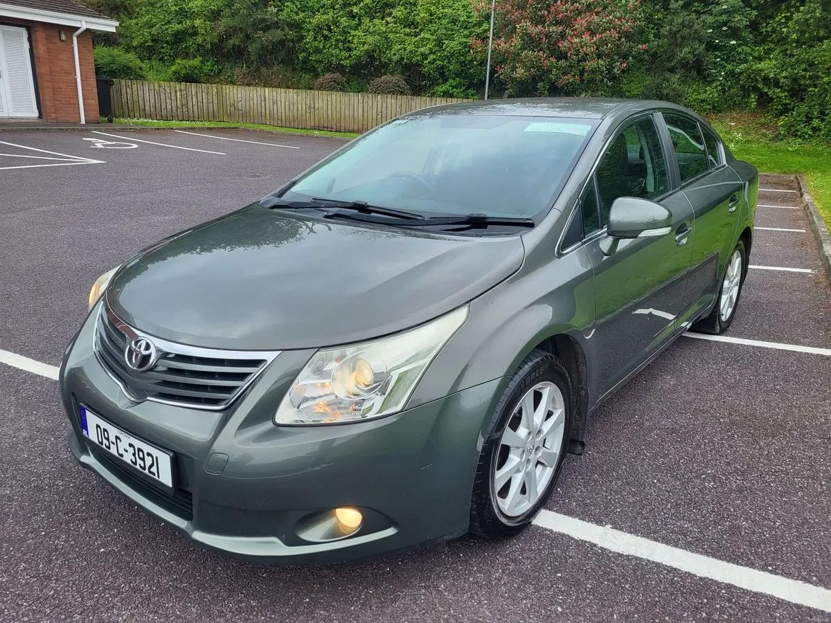 Avensis 09 1.6 petrol..mint condition - Image 1