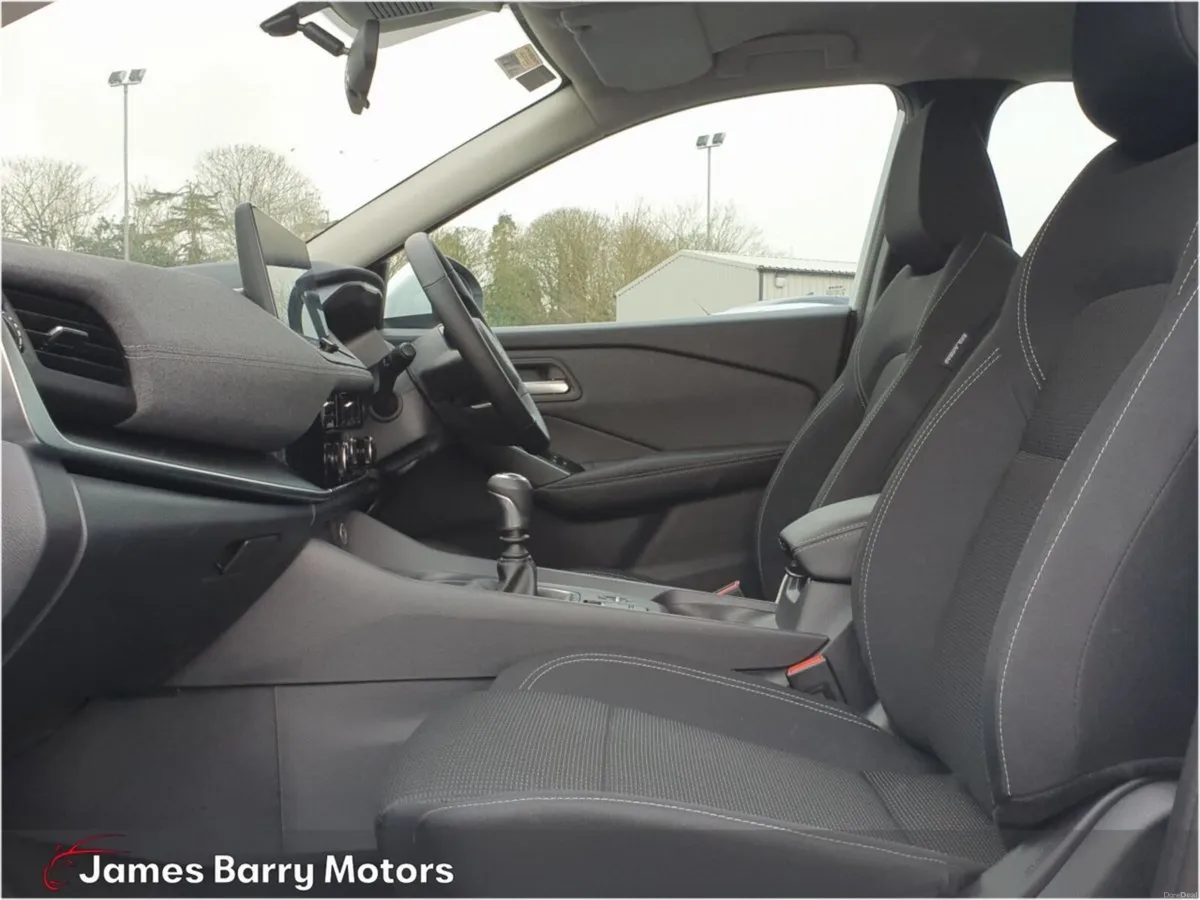 Nissan Qashqai 1.3 PET MILD HYBRID SV + COLD PACK - Image 4