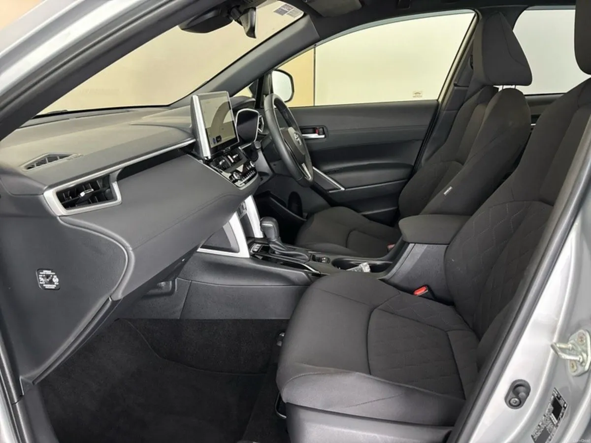 Toyota Corolla Cross HYBRID SPORT - Image 6