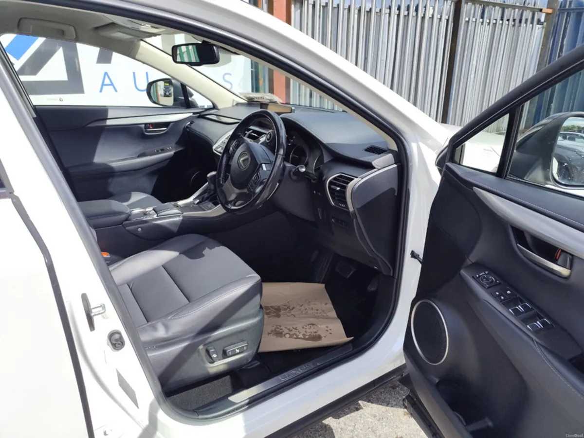 Lexus NX 300h Hybrid - 4WD - Executive - FSH - Image 4