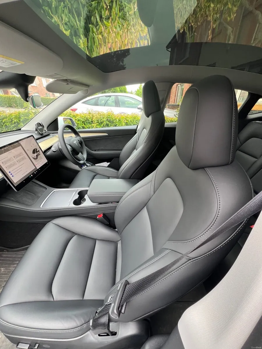 Tesla Model Y 2023 - Image 4
