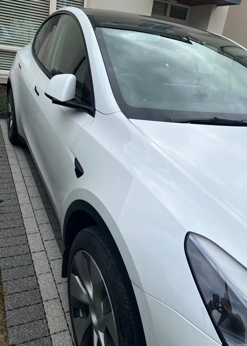 Tesla Model Y 2023 - Image 3